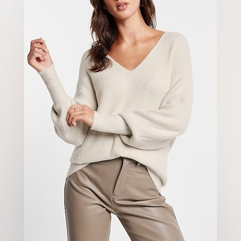 EXPRESS SIZE S Ribbed V-Neck Balloon Sleeve Oversized Sweater CREAM PULLOVER‎